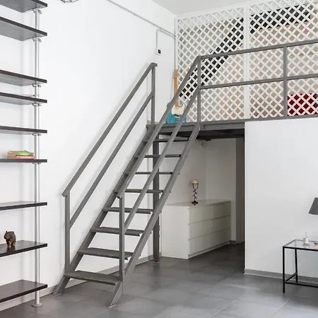 Spacious Modern Loft Steps From Trevi Fountain Roma