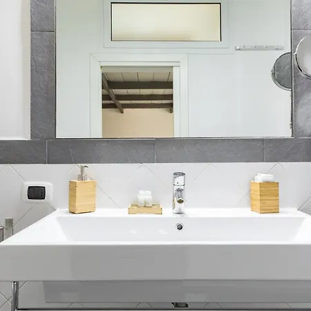 Trevi Fountain Modern Loft *