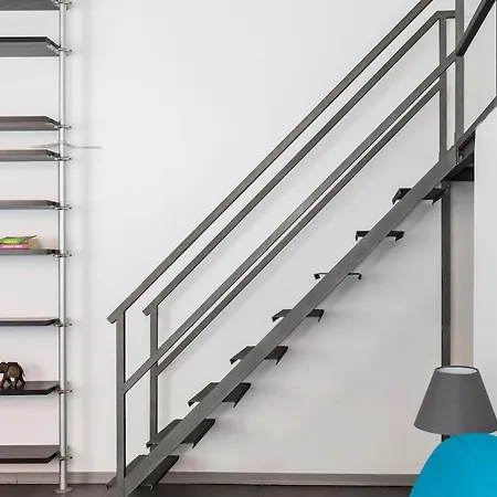 Spacious Modern Loft Steps From Trevi Fountain