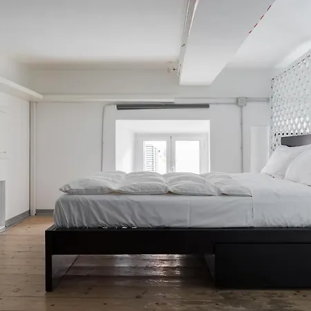 Trevi Modern Loft Apartment *