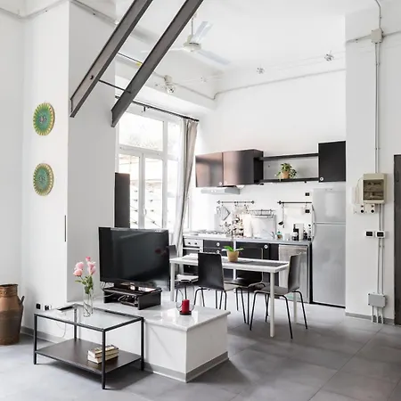 Spacious Modern Loft Steps From Trevi Fountain *