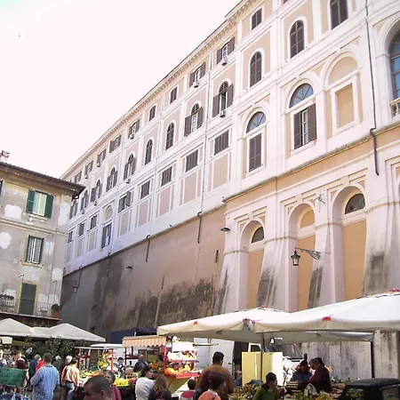Spacious Loft Steps From Trevi Fountain Rome