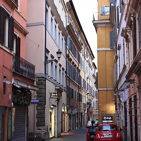 Spacious Modern Loft Steps From Trevi Fountain *