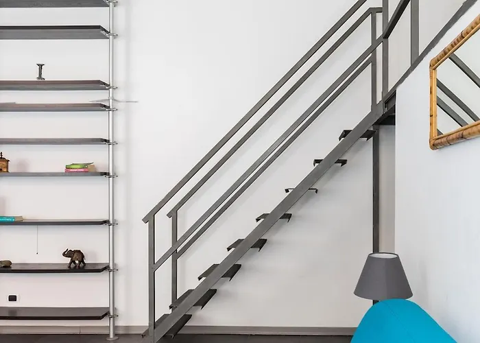 Spacious Loft Steps From Trevi Fountain