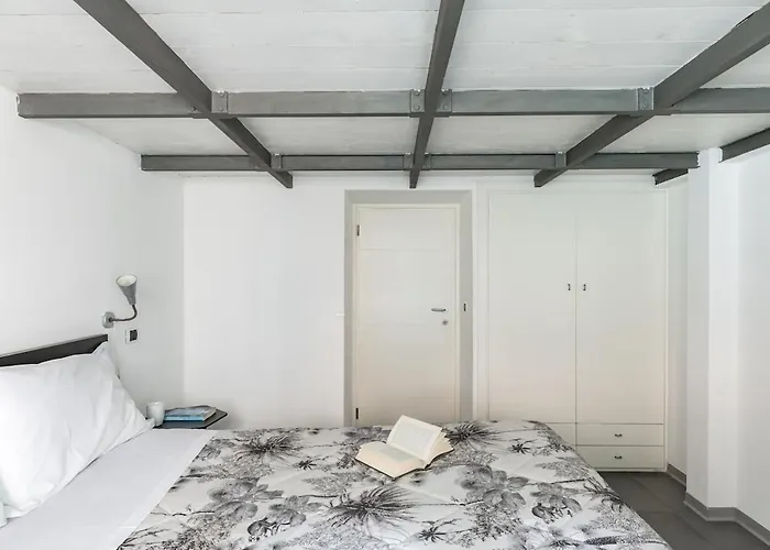 Spacious Loft Steps From Trevi Fountain