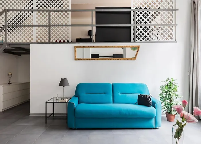 Spacious Loft Steps From Trevi Fountain Rome