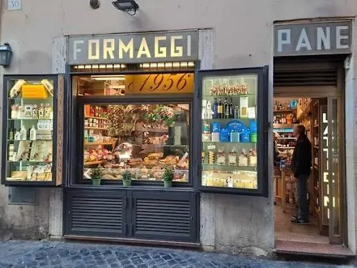 Apartment Spacious Loft Steps From Trevi Fountain