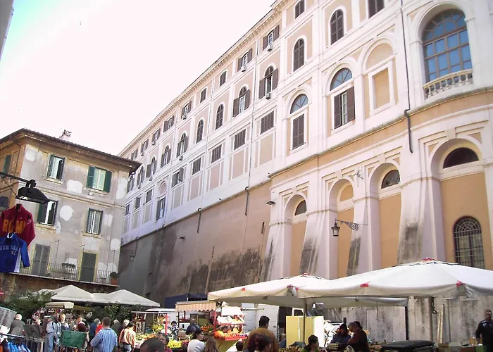 Spacious Loft Steps From Trevi Fountain Rome