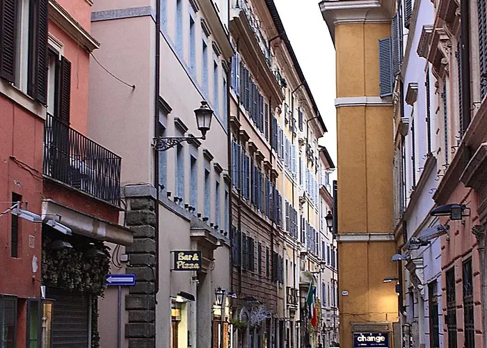 Spacious Loft Steps From Trevi Fountain *
