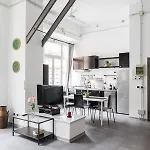 Spacious Design Loft Steps From Trevi Fountain *